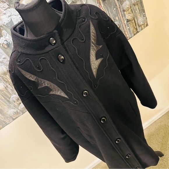Vintage 2X Women’s Wool and Leather detailed Coat EUC - Picture 6 of 12